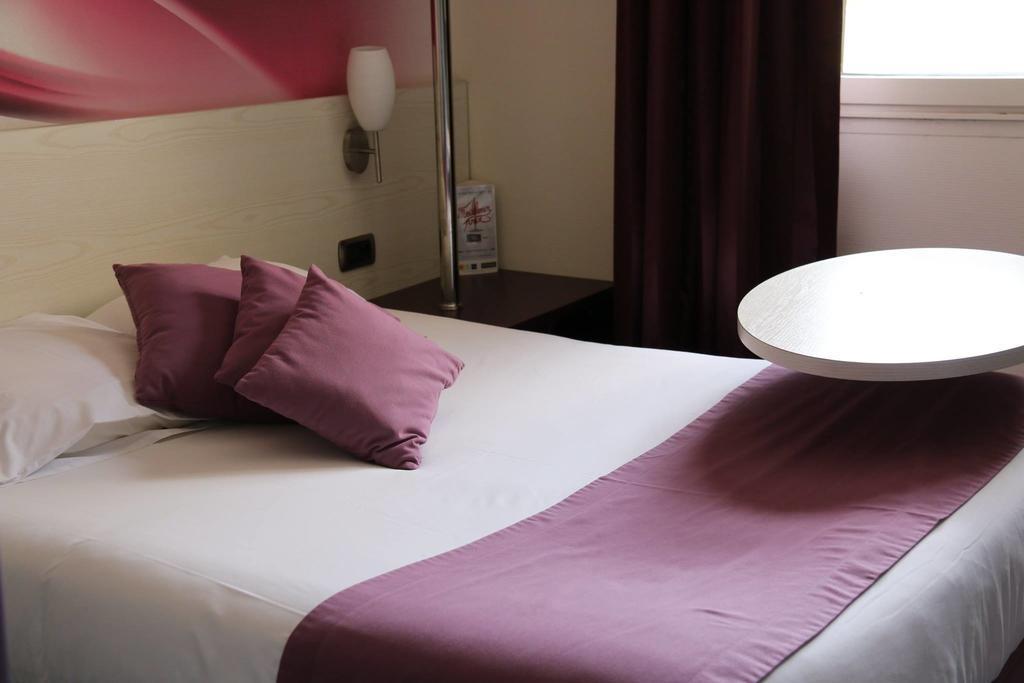 Kyriad Hotel La Flèche Eksteriør bilde